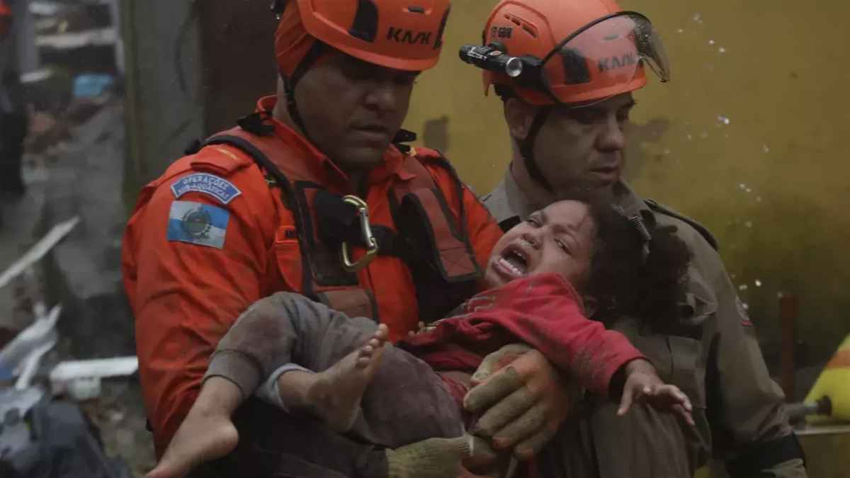 ব্রাজিলে ভারী বর্ষণে নিহত ৭, ১৬ ঘণ্টা পর কাদা থেকে জীবিত উদ্ধার শিশু