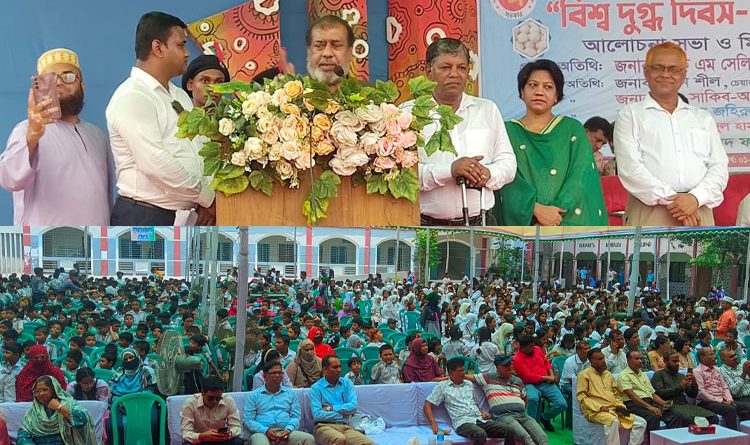 কোরবানির পশু বিক্রির টাকায় হাইস্কুলে অডিটোরিয়াম নির্মাণের ঘোষণা: একেএম সেলিম ওসমানের